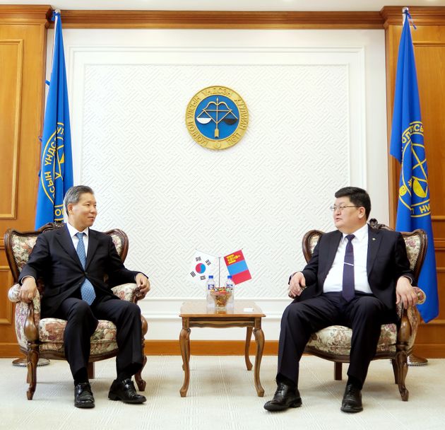 이영진 헌법재판관과 오드바야르 도르지(Odbayar Dorj) 몽골 헌법재판소장