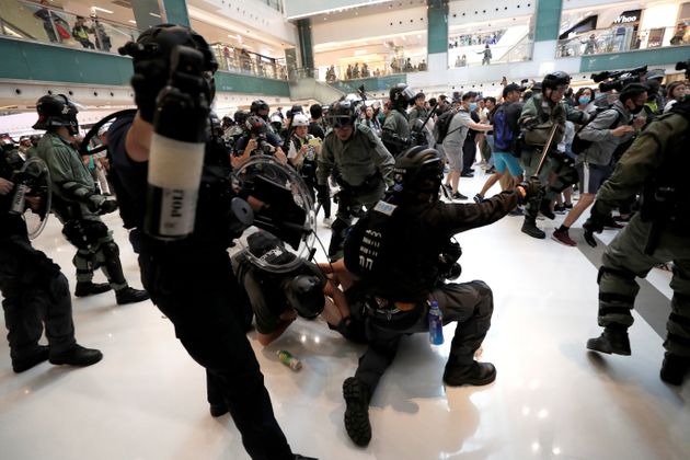 Police officers scuffle with shoppers and anti-government protesters as they gather at New Town Plaza in Sha Tin, Hong Kong, China November 3, 2019. REUTERS/Shannon Stapleton