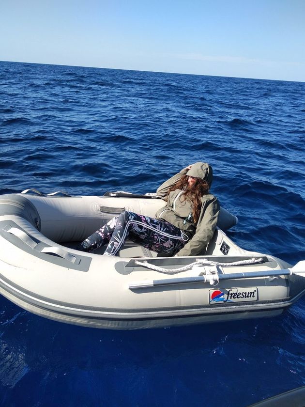 그리스 해안경비대가 공개한 쿠실라 스타인 씨의 구조 당시 사진.