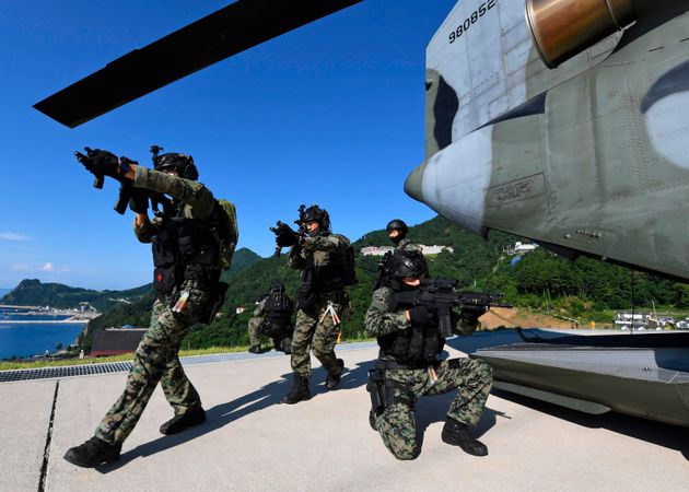 In this photo provided by South Korea's Navy, members of South Korean Army's special forces participate during the drill on the Ulleung Island, South Korea, Sunday, Aug. 25, 2019. In a development that could possibly further complicate ties between Seoul and Tokyo, South Korea's navy on Sunday began two-day exercises on and around a group of islets controlled by South Korea but also claimed by Japan. (South Korea's Navy via AP)