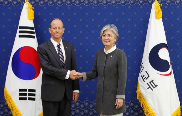 South Korean Foreign Minister Kang Kyung-wha (R) shakes hands with David Stilwell, US Assistant Secretary of State for the Bureau of East Asian and Pacific Affairs, during a meeting at the foreign ministry in Seoul on July 17, 2019. (Photo by Ahn Young-joon / POOL / AFP)        (Photo credit should read AHN YOUNG-JOON/AFP via Getty Images)