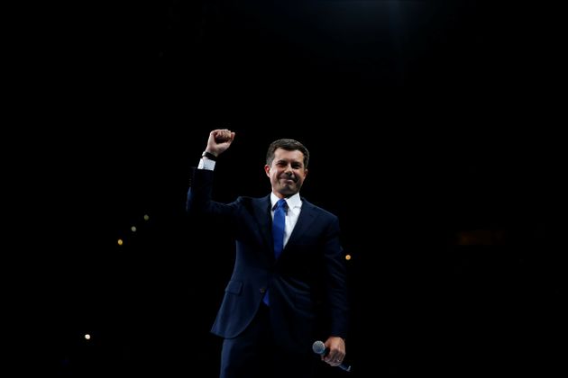 Democratic 2020 U.S. presidential candidate Mayor Pete Buttigieg speaks at a Democratic Party fundraising dinner, the Liberty and Justice Celebration, in Des Moines, Iowa, U.S. November 1, 2019.  REUTERS/Eric Thayer