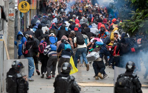 EDITORS NOTE: Graphic content / Demonstrators confront riot police during a protest a day after a nationwide strike by students, unions and indigenous against the government of Colombia's President Ivan Duque, in Bogota, on November 22, 2019. - Bogota's mayor ordered a curfew for the entirety of the Colombian capital on Friday night in response to sporadic looting and clashes following mass demonstrations against President Ivan Duque's right-wing government. (Photo by Raul ARBOLEDA / AFP) (Photo by RAUL ARBOLEDA/AFP via Getty Images)
