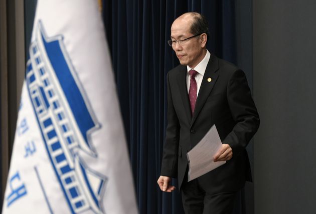 Kim You-geun, a national security official at South Korea's presidential Blue House, arrives to speak at a press briefing on the General Security of Military Agreement (GSOMIA) between South Korea and Japan at the presidential Blue House in Seoul on November 22, 2019. - South Korea will suspend the expiry of a critical military intelligence-sharing agreement with Japan, Seoul said on November 22, just hours before the pact was due to expire as the two US allies row. (Photo by Jung Yeon-je / AFP) (Photo by JUNG YEON-JE/AFP via Getty Images)