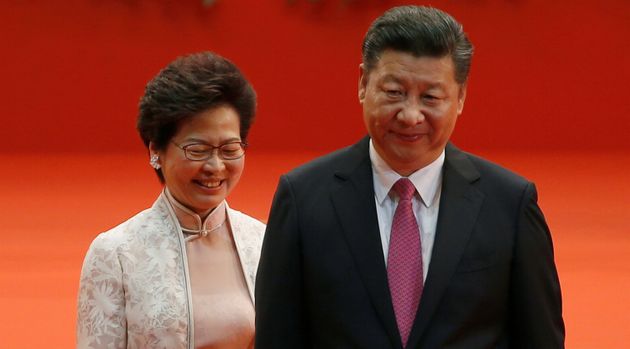 Hong Kong Chief Executive Carrie Lam (L) and Chinese President Xi Jinping walk after Lam took her oath, during the 20th anniversary of the city's handover from British to Chinese rule, in Hong Kong, China, July 1, 2017. REUTERS/Bobby Yip
