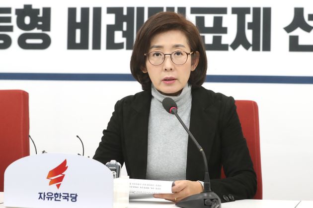 나경원 자유한국당 원내대표가 1일 오후 서울 여의도 국회에서 기자간담회를 갖고 있다.