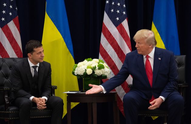US President Donald Trump offers a hand shake to Ukrainian President Volodymyr Zelensky during a meeting in New York on September 25, 2019, on the sidelines of the United Nations General Assembly. (Photo by SAUL LOEB / AFP)        (Photo credit should read SAUL LOEB/AFP via Getty Images)
