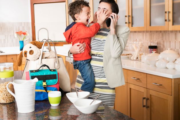 부모들이 육아를 할 때 죄책감을 느낄 필요없는 일 5가지 (연구)