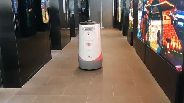 AI로봇에게 호텔 룸서비스를 받아봤다. 아직 사람을 '대체'할 수준은 아니다