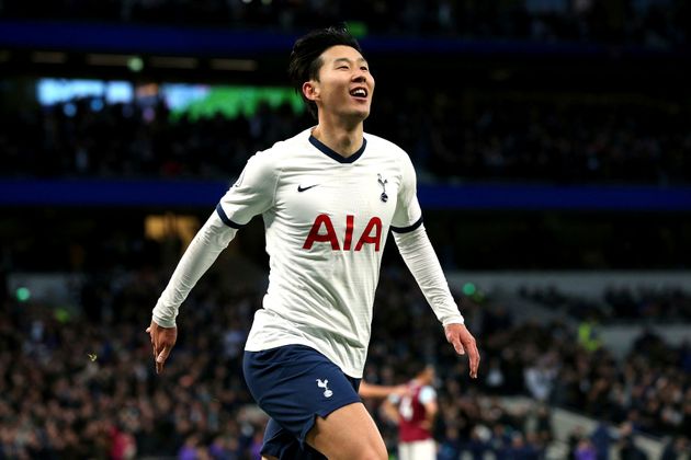Son Heung-min tras anotar el tercer gol de Tottenham en la victoria 5-0 ante Burnley en la Liga Premier, el sábado 7 de diciembre de 2019. (Jonathan Brady/PA vía AP)