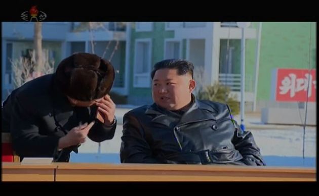 조선중앙TV가 4일 김정은 북한 국무위원장이 중평 남새온실농장과 양묘장 조업식에 참석했다고 전했다