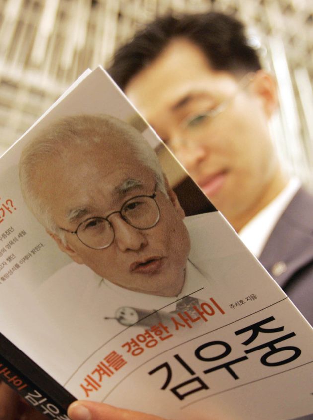 A South Korean reads  at a former Daewoo Group chairman Kim Woo-choong's fictionalized biography book at a bookstore in Seoul, Monday, June 13, 2005.  The fugitive former chairman of South Korea's collapsed Daewoo Group conglomerate is expected to return home this week  after fleeing about six years ago. Kim, one of South Korea's most wanted fugitives, is accused of having falsified Daewoo's accounts to draw billions of dollars in illegal bank loans.  (AP Photo/ Lee Jin-man)