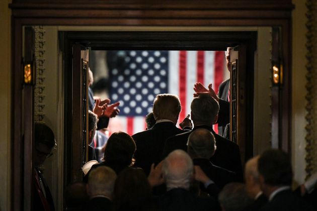 도널드 트럼프 미국 대통령이 임기 첫 국정연설(State of the Union)을 위해 의사당 회의장에 입장하고 있다. 2018년 1월30일, 워싱턴DC.