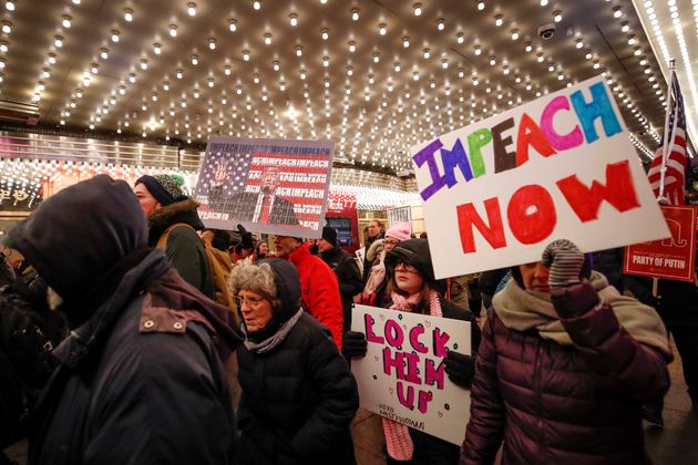 Protesters take part in a rally to support the impeachment and removal of U.S. President Donald Trump in Chicago, Illinois, U.S. December 17, 2019.  REUTERS/Kamil Krzaczynski
