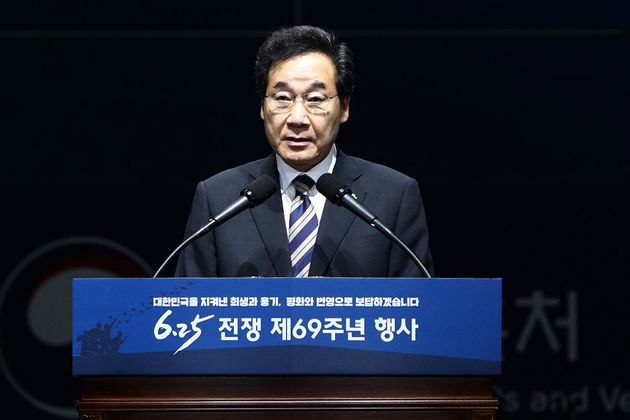 SEOUL, SOUTH KOREA - JUNE 25: South Korea's Prime Minister Lee Nak-yon delivers a speech during a ceremony to mark the 69th anniversary of the Korean War on June 25, 2019 in Seoul, South Korea. Over 66,000 South Koreans have been separated from their families during the Korean War which started on June 25, 1950, and effectively split the Korean Peninsula into two over the 3-year conflict. The fighting between North and South Korea ended on July 27, 1953, with the signing of the Korean Armistice Agreement and the heavily guarded Demilitarized Zone was created, however, both countries remain technically still at war since no peace agreement was signed and many Koreans died before they could reunite with their loved ones. (Photo by Chung Sung-Jun/Getty Images)