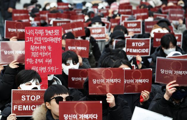 단 한명의 여성도 잃을 수 없다 : 혜화역에서 또 시위가 열렸다 (사진)