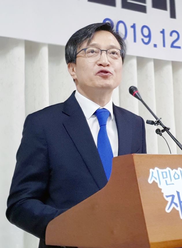 김의겸 전 청와대 대변인이 19일 오전 전북 군산시 군산시청에서 기자회견을 갖고 21대 국회의원 총선 출마 선언을 했다.