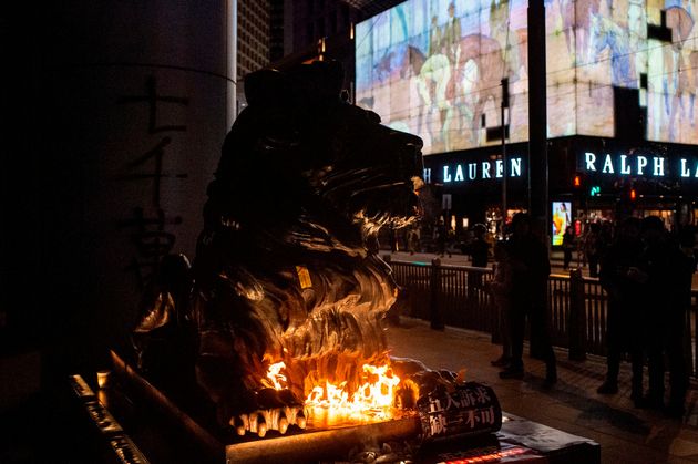 An HSBC lion statue is set on fire by a protester outside the bank's headquarters in Central area following a pro-democracy march in Hong Kong on January 1, 2020. - A huge New Year's Day pro-democracy rally in Hong Kong ended with clashes between police and hardcore protesters, as demonstrators sought to carry their movement's momentum into 2020. (Photo by Philip FONG / AFP) (Photo by PHILIP FONG/AFP via Getty Images)