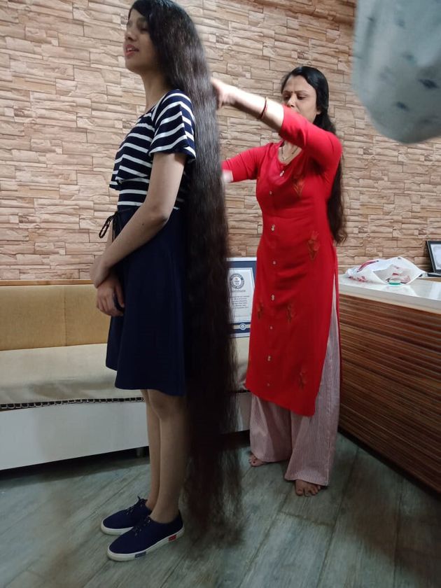 '세상에서 가장 긴 머리카락'으로 기네스북 오른 17세 소녀의 비결 (사진 여러장)