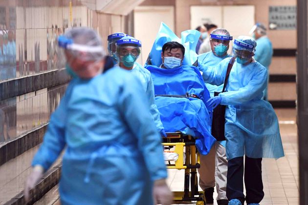 Medical staff transfer a patient of a highly suspected case of a new coronavirus at the Queen Elizabeth Hospital in Hong Kong, China January 22, 2020. Picture taken January 22, 2020. cnsphoto via REUTERS. ATTENTION EDITORS - THIS IMAGE WAS PROVIDED BY A THIRD PARTY. CHINA OUT.     TPX IMAGES OF THE DAY