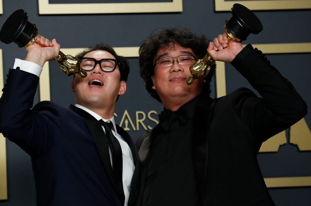 Han Jin Won and Bong Joon Ho pose with the Oscar for Best Original Screenplay for 'Parasite' in the photo room at the 92nd Academy Awards in Hollywood, Los Angeles, California, U.S., February 9, 2020. REUTERS/Lucas Jackson