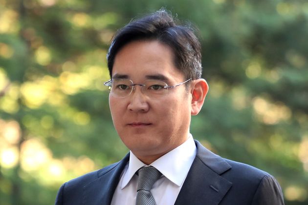 Samsung Electronics Vice Chairman Lee Jae-yong arrives at the Seoul High Court in Seoul, South Korea, Friday, Oct. 25, 2019. Billionaire Samsung scion Lee appeared in court for a retrial on corruption charges that partially fueled an explosive 2016 scandal that spurred massive protests and sent South Korea's then-president to prison. (AP Photo/Ahn Young-joon)