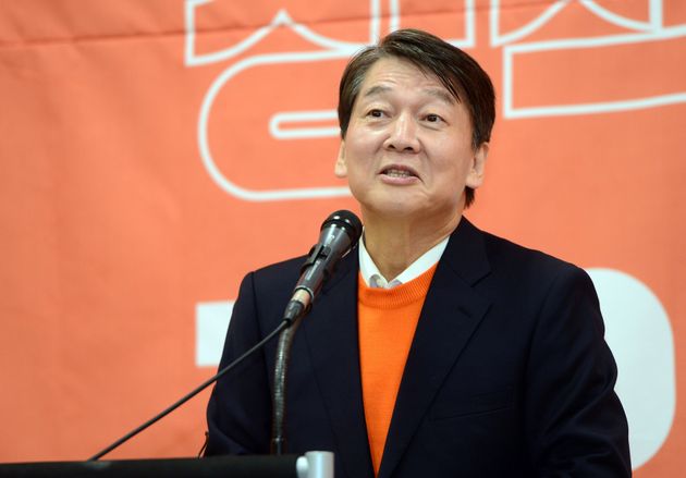 안철수 국민의당 창당준비위원장이 16일 광주 김대중컨벤션센터에서 열린 '국민의당 광주시당 창당 대회'에 참석해 축사를 하고 있다.
