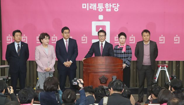 정병국 미래통합당 의원이 18일 오전 서울 여의도 국회에서 열린 의원총회에서 발언을 하고 있다.