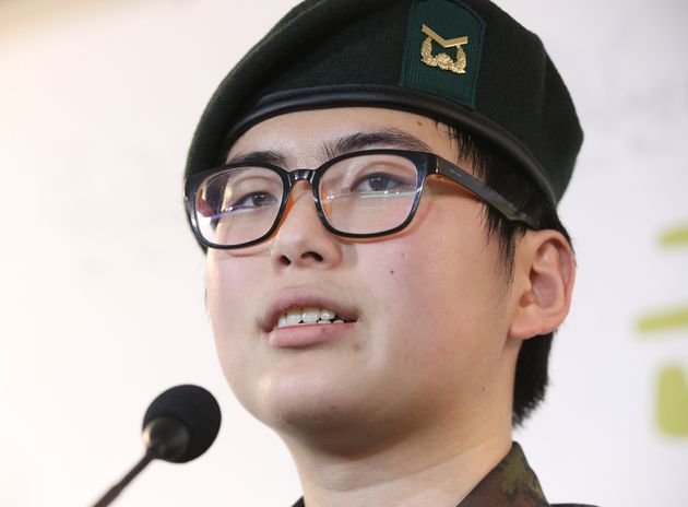 변희수 하사가 지난 1월 22일 오후 서울 마포구 노고산동 군인권센터에서 군의 전역 결정과 관련한 기자회견을 하고 있다