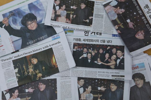 자료사진: '기생충' 오스카 시상식 수상 다음날인 2월 11일 한국 일간지들의 1면