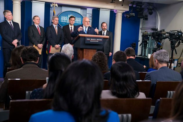 (자료사진) 백악관 '코로나19 대응팀' 관계자들이 백악관에서 브리핑을 하고 있다. 2020년 1월31일.