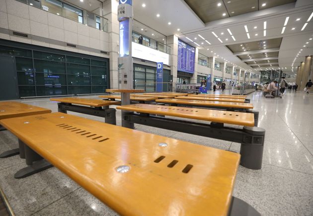 1일 오후 인천국제공항 1터미널이 한산한 모습을 보이고 있다.