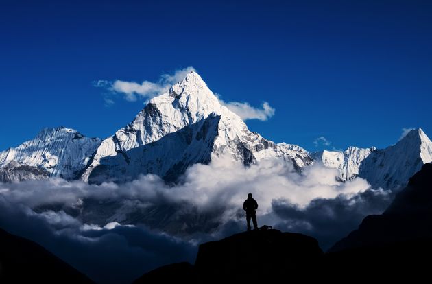 네팔 정부가 코로나19 확산 우려로 이번 봄 시즌 에베레스트 등에 대한 등반을 금지하기로 했다.