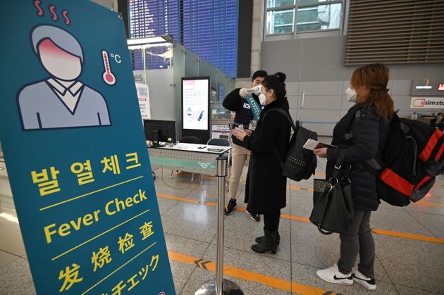 인천공항 출국장에서 발열 검사가 실시되고 있다. 2020년 3월17일.