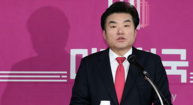 원유철 미래한국당 신임 당대표가 20일 서울 영등포구 당사에서 기자회견을 하고 있다.