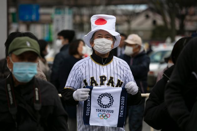 24일 올림픽 성화를 기다리는 후쿠시마 시민