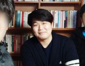 인천의 한 NGO 단체 홈페이지에 게시된 조주빈의 사진.