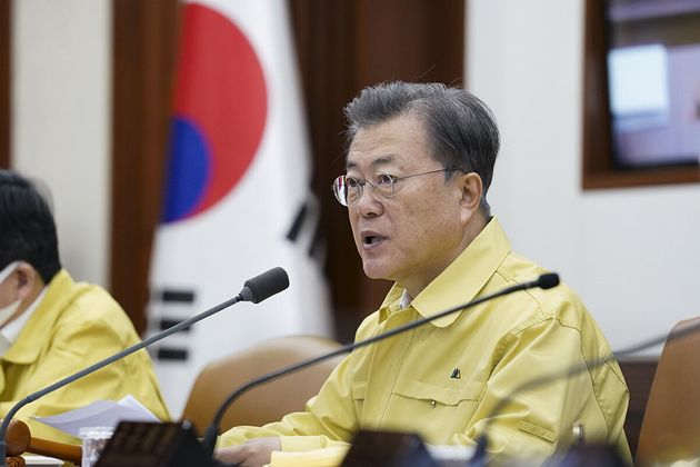 문재인 대통령이 지난 17일 서울 종로구 세종로 정부서울청사에서 열린 제13회 국무회의에서 발언을 하고 있다.