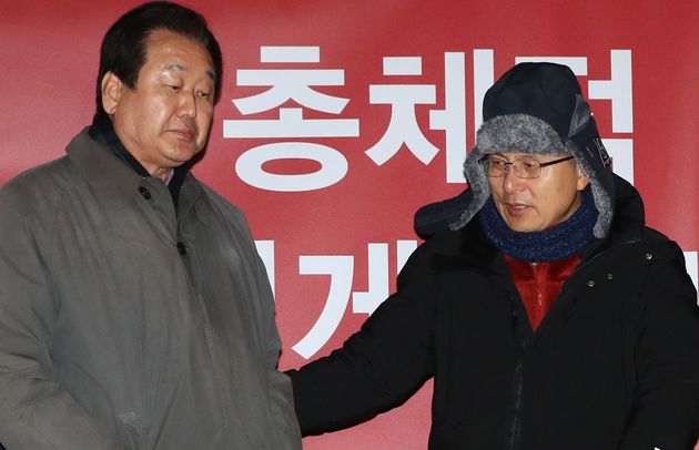 단식 중이던 황교안 당시 자유한국당 대표를 만난 김무성 의원. 2019. 11. 21.