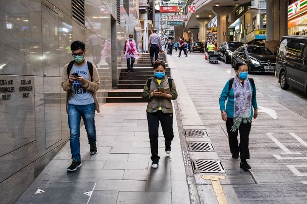 홍콩에서는 최근 해외 유입으로 인한 코로나19 감염 사례가 증가하고 있다. 일부 지역사회 감염 사례도 나타나고 있다. 