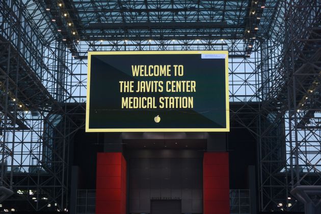 미국 대형 컨벤션센터 '자비츠 센터'. 미국 뉴욕 주방위군과 미군 공병대가 투입돼 3000 병상 규모의 임시 병원이 마련됐다.  뉴욕, 미국. 2020년 3월29일.