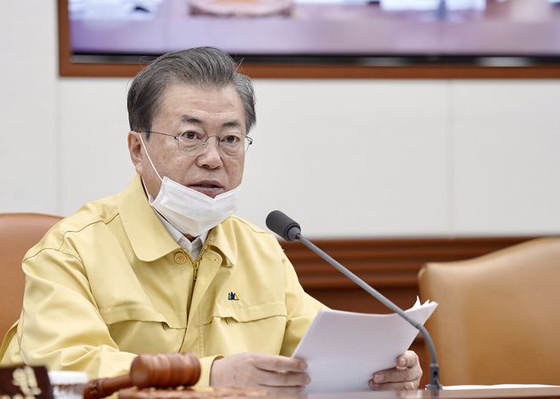 문재인 대통령이 3일 오전 서울 종로구 정부서울청사에서 열린 제9회 국무회의에서 모두발언을 하고 있다.