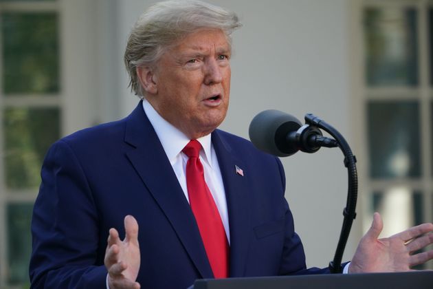도널드 트럼프 미국 대통령이 백악관에서 열린 코로나19 브리핑에서 발언하고 있다. 2020년 3월30일.