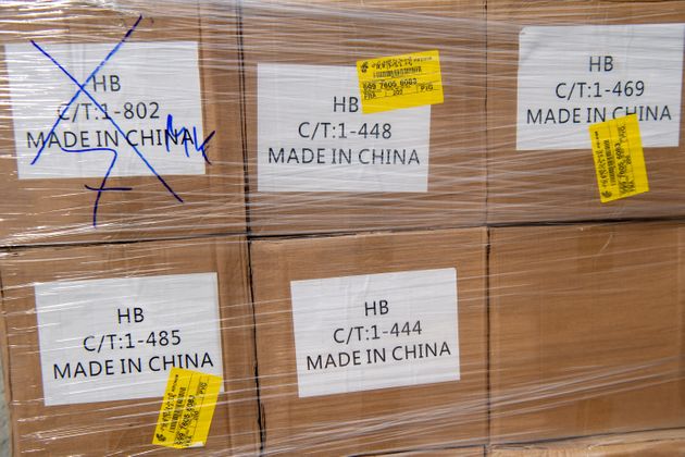 '메이드인 차이나' : 독일 바이에른주가 중국에서 공수한 마스크. 2020년 3월31일.