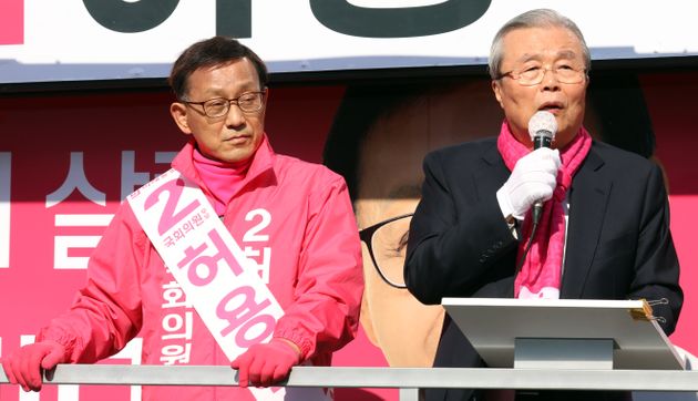 김종인 미래통합당 총괄선대위원장이 9일 서울 은평구 통일로에서 허용석 은평구을 후보 지원 유세를 하고 있다