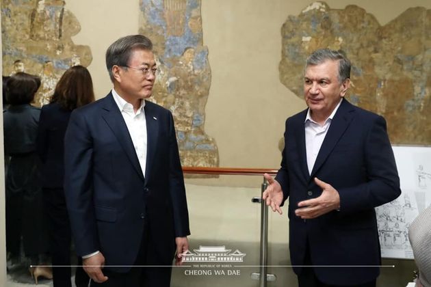 문재인 대통령과 샤프카트 미르지요예프 우즈베키스탄 대통령