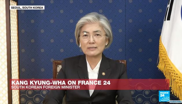 FRANCE24와 인터뷰 중인 강경화 장관 