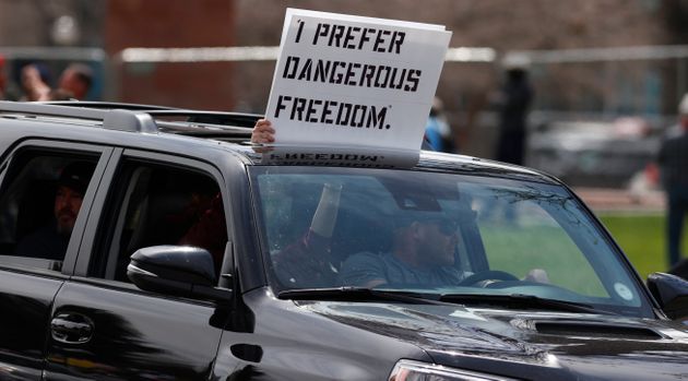 '나는 위험한 자유가 더 좋다' - 덴버, 콜로라도주. 2020년 4월19일.