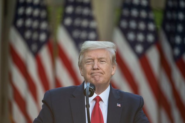 도널드 트럼프 미국 대통령이 이틀 만에 백악관 코로나19 브리핑을 열었다. 그의 '살균제 발언 파문' 이후 측근들은 브리핑을 축소하도록 하는 방안을 검토해왔다. 2020년 4월27일.