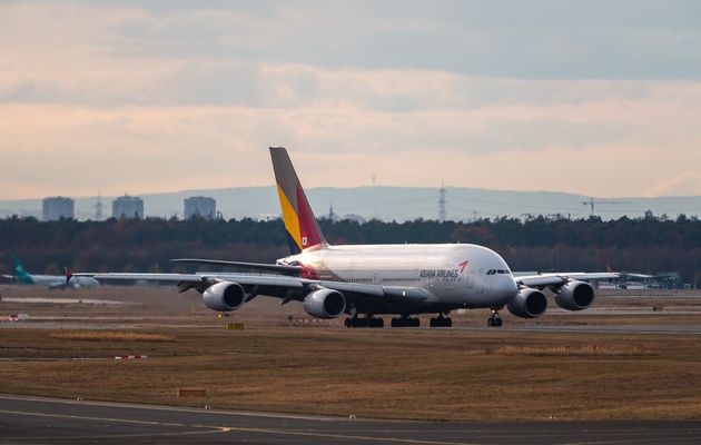 (자료사진) 아시아나항공 A380 여객기. 아시아나항공은 세계에서 가장 큰 여객기인 A380을 6대 운용하면서 미주국·유럽 등의 장거리 노선에 투입해왔다.